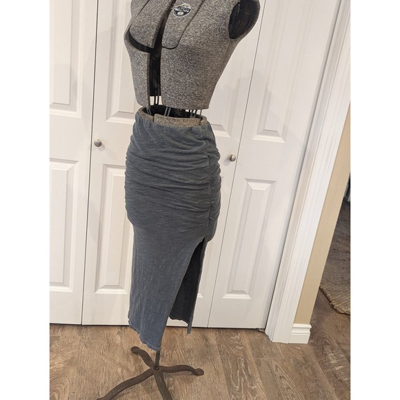 SUNDRY® Side Slit Skirt. Gray/Grey. Size 1 (small). 95% cotton/5% spandex - Picture 7 of 10